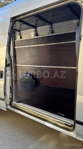 Ford Transit-12
