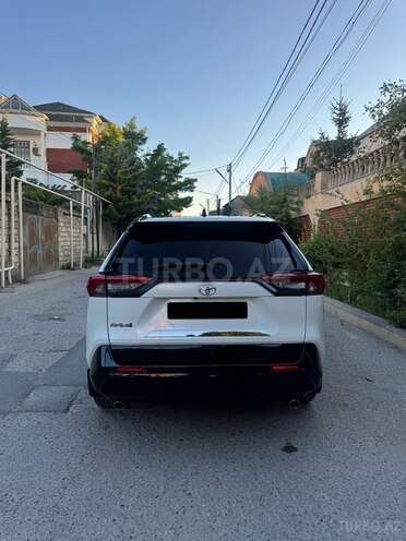 Toyota RAV4-9