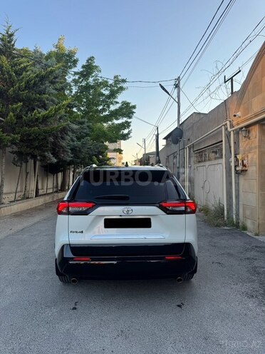Toyota RAV4-8