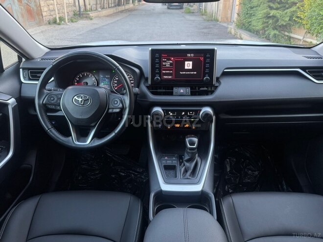 Toyota RAV4-16