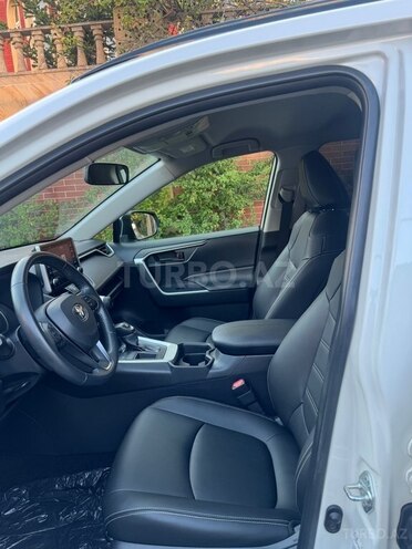 Toyota RAV4-10