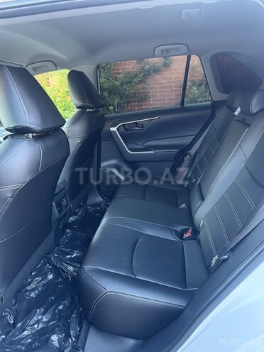Toyota RAV4-12
