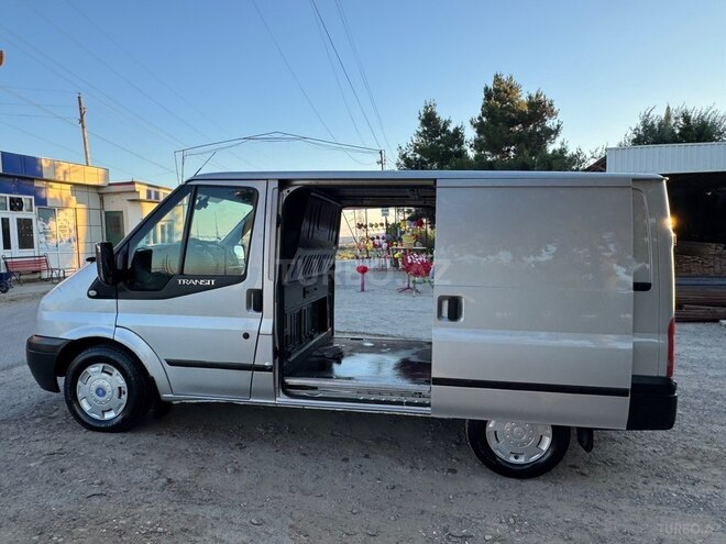 Ford Transit-4