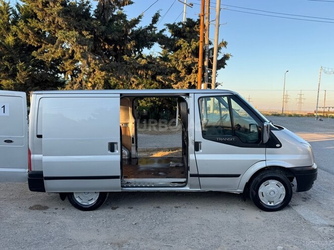 Ford Transit-5