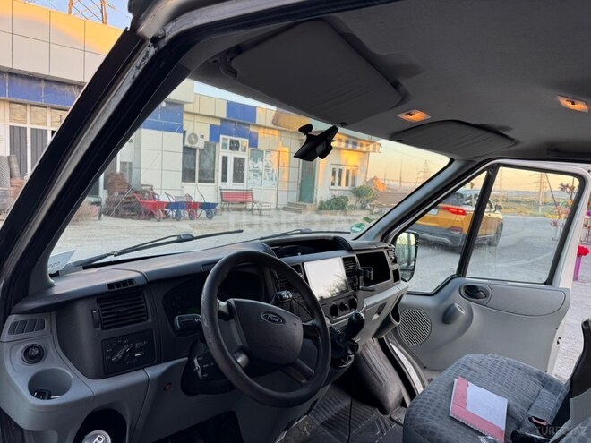 Ford Transit-9