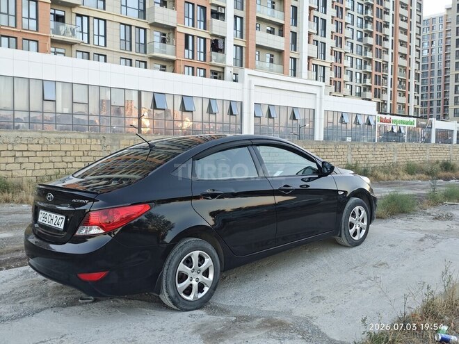 Hyundai Accent-4