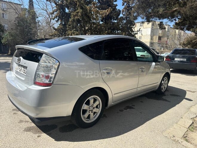 Toyota Prius-5
