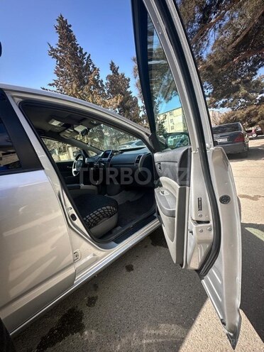 Toyota Prius-12