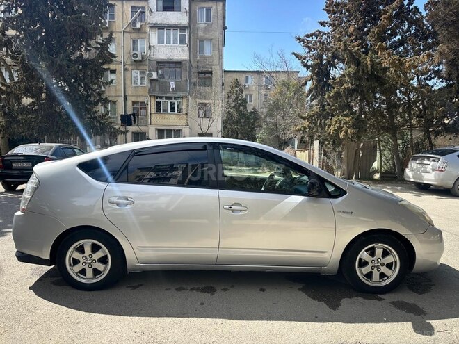 Toyota Prius-8