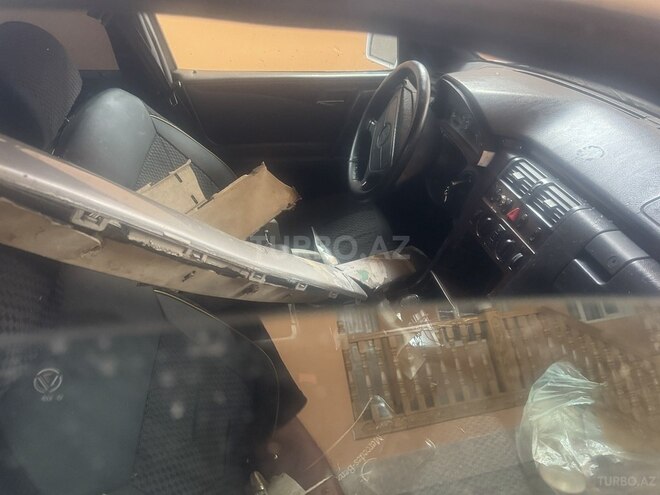Mercedes E 200-7