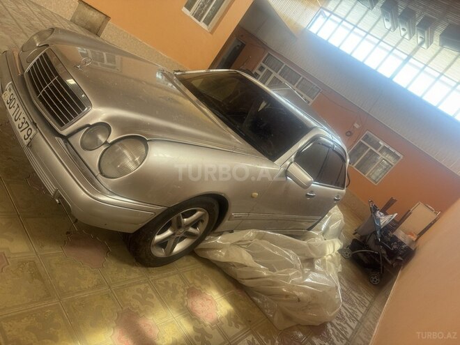 Mercedes E 200-2