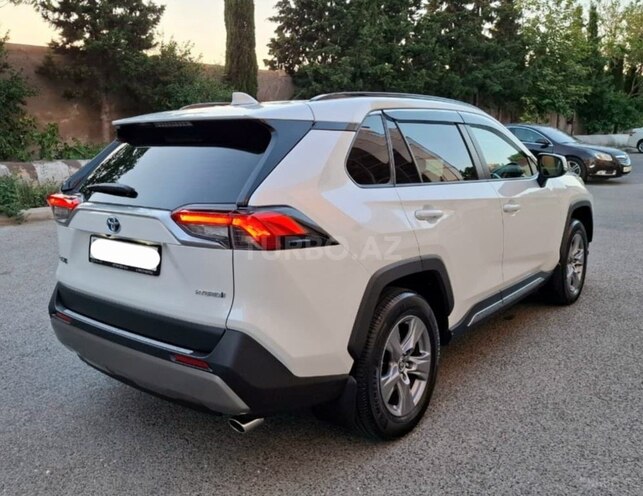 Toyota RAV4-8