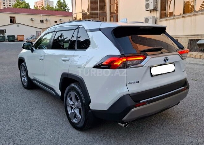 Toyota RAV4-7