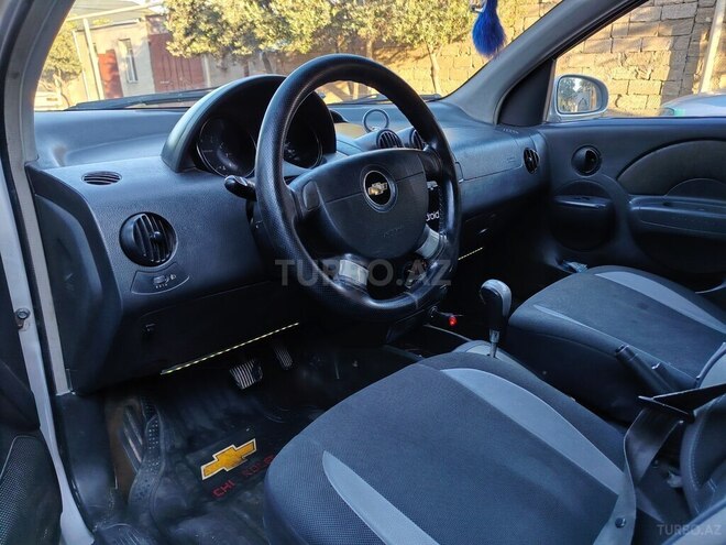Chevrolet Aveo-8