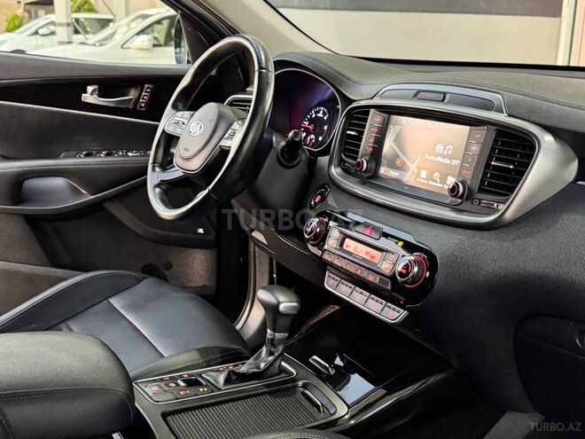 Kia Sorento-23