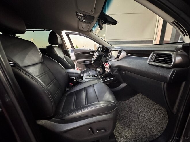 Kia Sorento-24