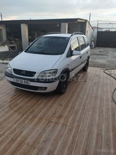 Opel Zafira-1