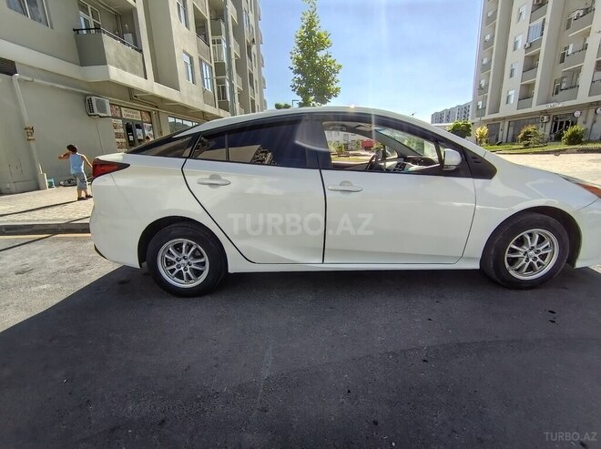 Toyota Prius-10