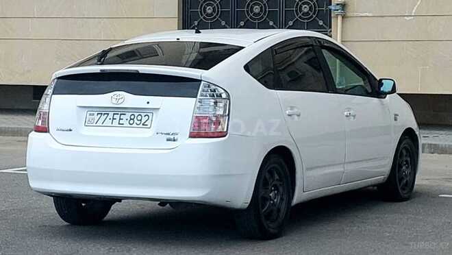 Toyota Prius-5