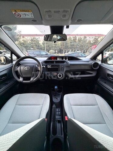 Toyota Aqua-9