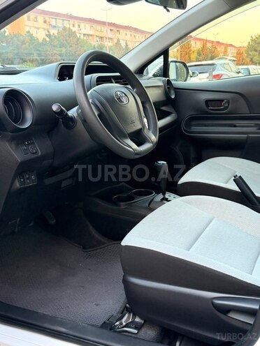 Toyota Aqua-6