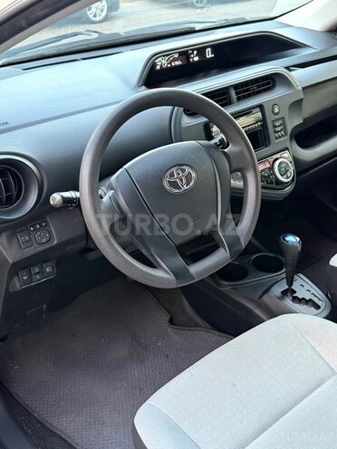 Toyota Aqua-7