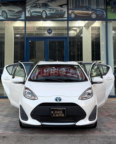 Toyota Aqua-3