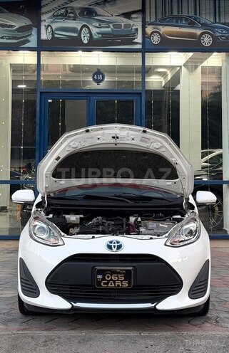 Toyota Aqua-2