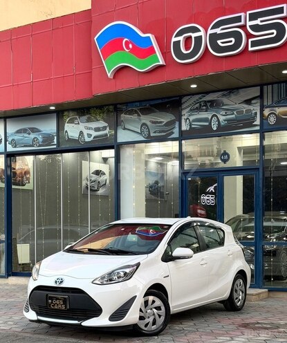 Toyota Aqua-4