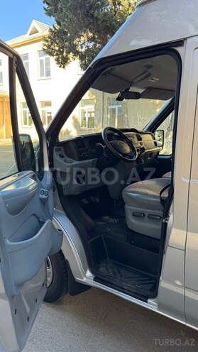 Ford Transit-12