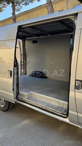 Ford Transit-15