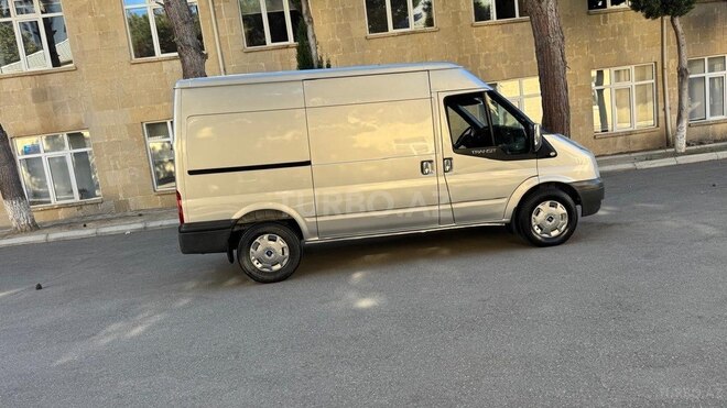 Ford Transit-7