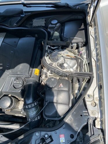 Mercedes E 320-9
