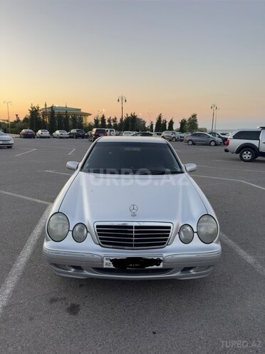 Mercedes E 200-1