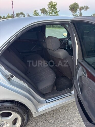 Mercedes E 200-13