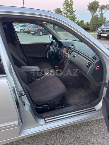 Mercedes E 200-12