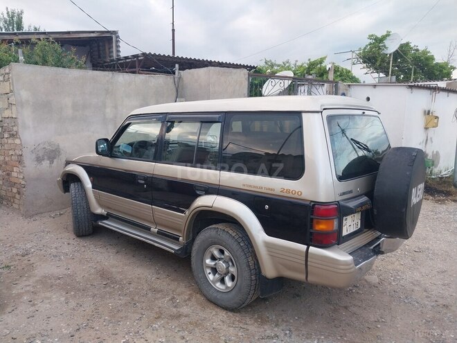 Mitsubishi Pajero-3