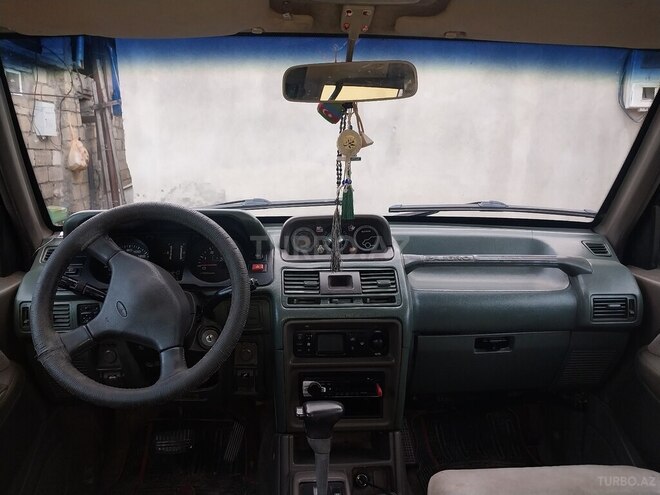 Mitsubishi Pajero-4
