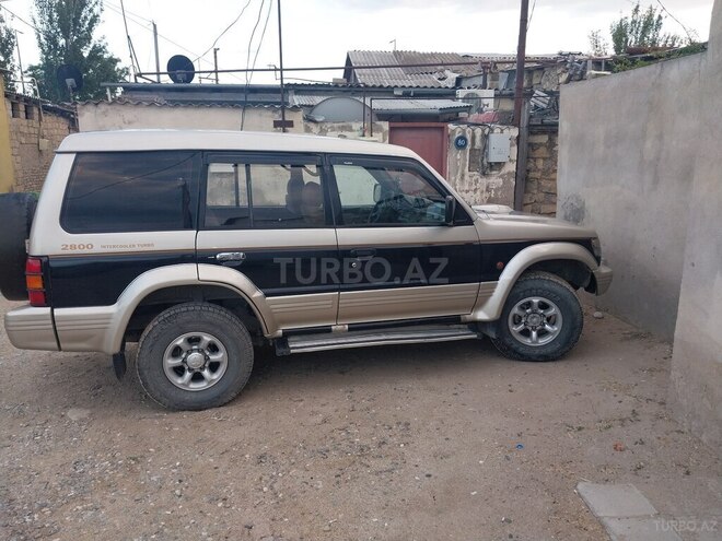Mitsubishi Pajero-6