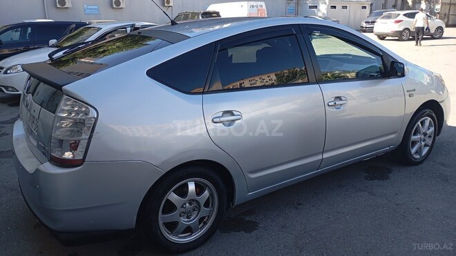 Toyota Prius-5