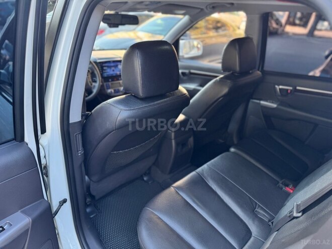 Hyundai Santa Fe-13