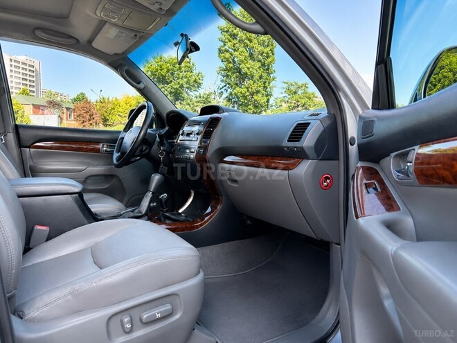 Toyota Land Cruiser Prado-11