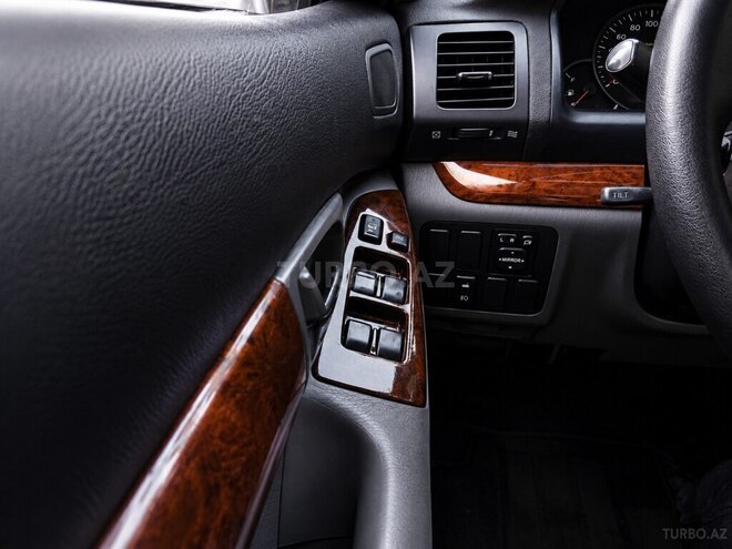 Toyota Land Cruiser Prado-16