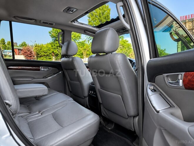 Toyota Land Cruiser Prado-12