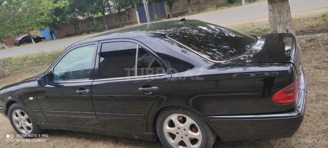 Mercedes E 220-2
