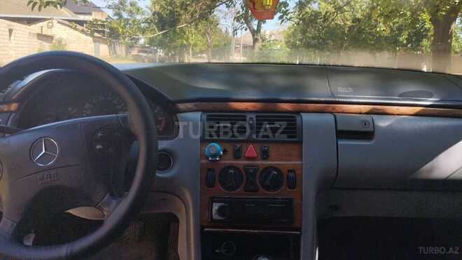 Mercedes E 220-3
