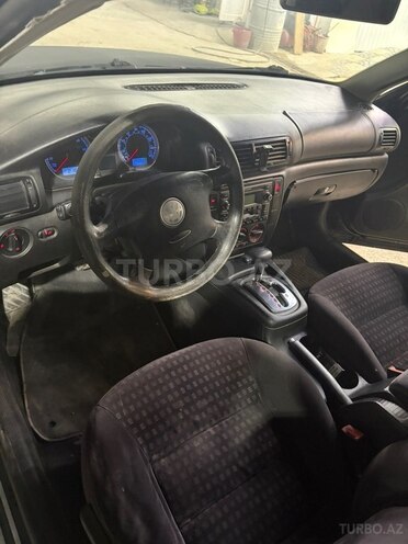 Volkswagen Passat-8