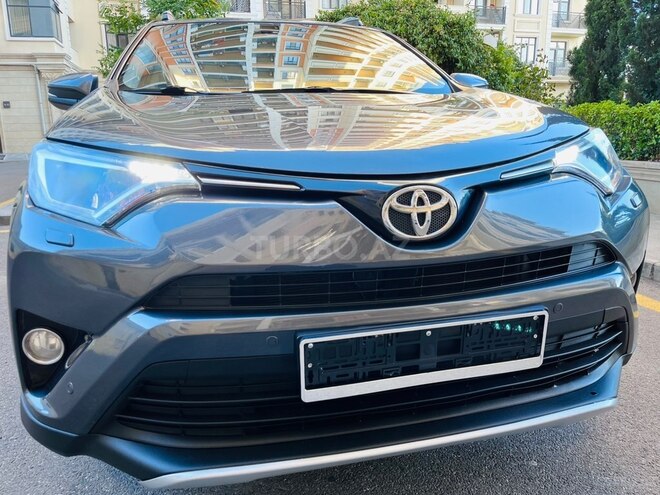 Toyota RAV4-4