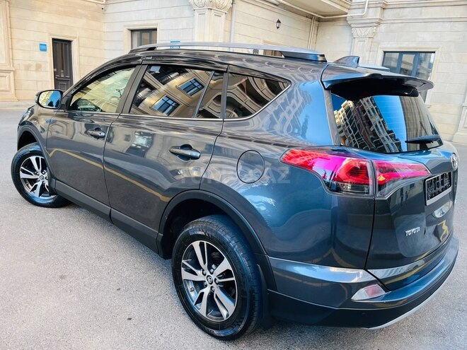 Toyota RAV4-8