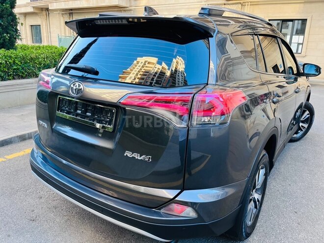 Toyota RAV4-9